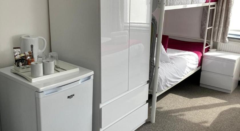 Bedroom 2, Wilson Lodge, Windsor and Maidenhead