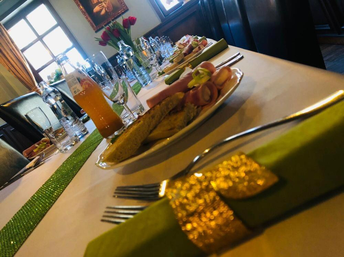 Food & Drinks 2, Penzion a Restauracia Hanisberg, Krupina