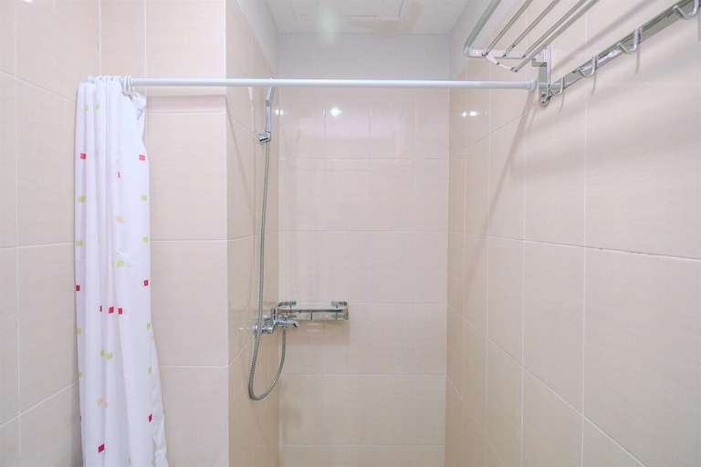 Bathroom 2, Homey and Warm Studio Apartment Oasis Cikarang, Cikarang