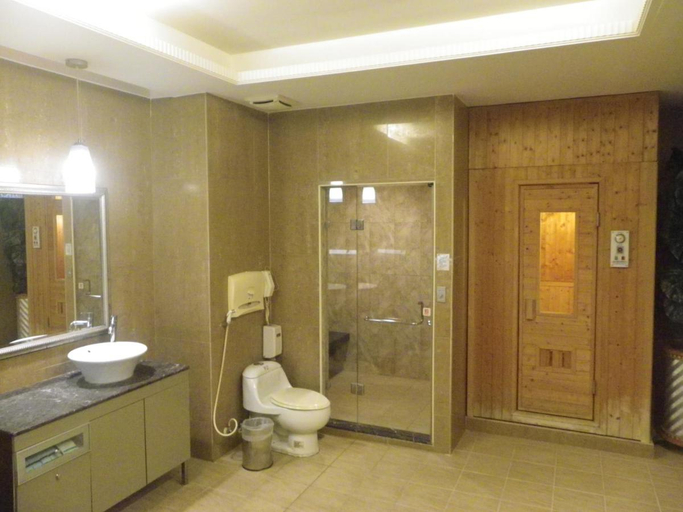 Bathroom 2, Sunflower Motel, Hsinchu City