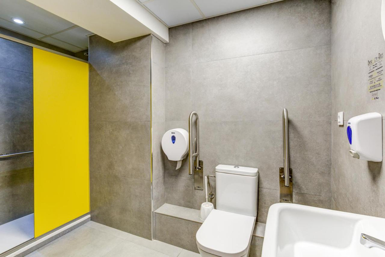 Bathroom 3, Sun & Moon hostel, Barcelona