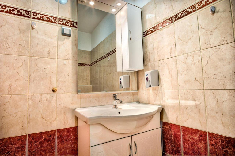 Bathroom 3, Hisa Linhart, Hotel & Restaurant, Radovljica