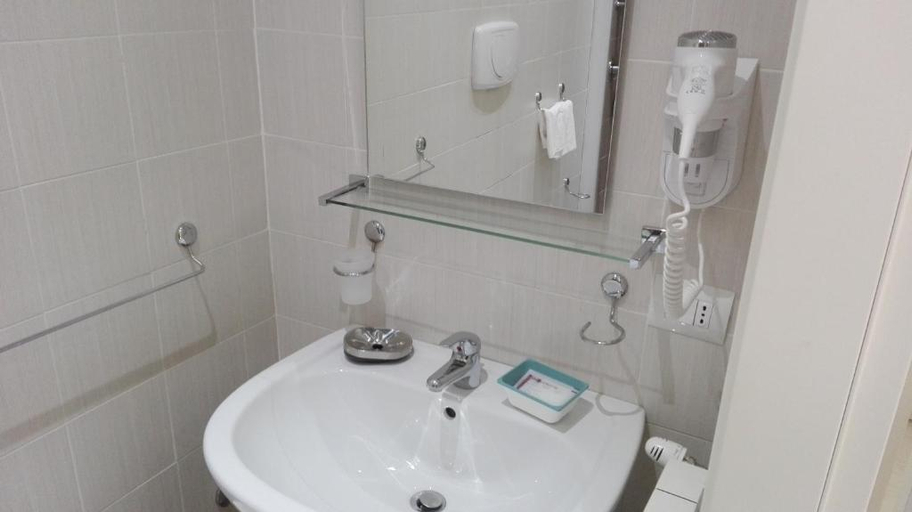 Bathroom 4, Vatican City Holiday, Rome