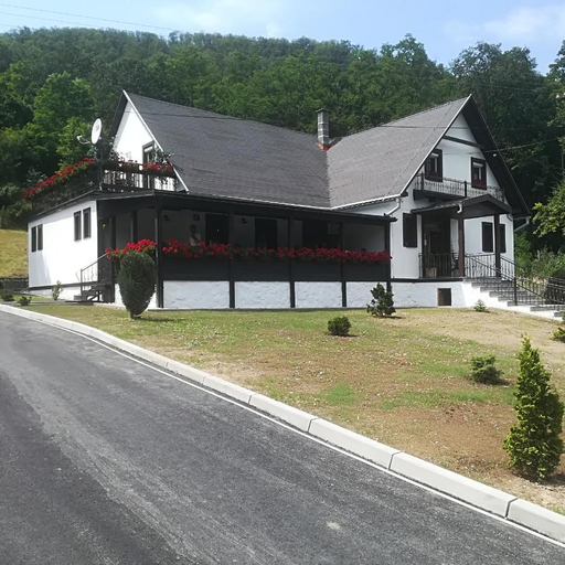 Exterior & Views, Penzion a Restauracia Hanisberg, Krupina