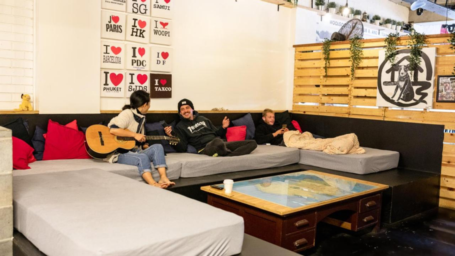 Public Area 2, Woopi Backpackers, Coffs Harbour - Pt B