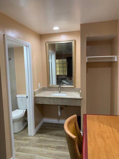 Bathroom 4, Budget Inn Motel, Marion