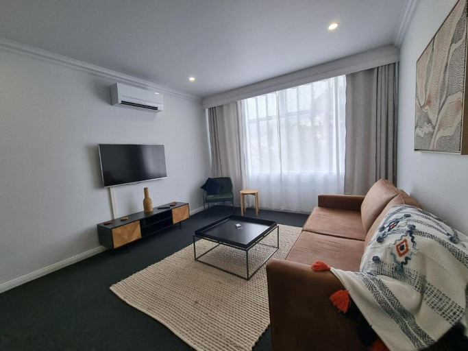 Others 5, The Sherwood Hotel, Lismore - Pt A