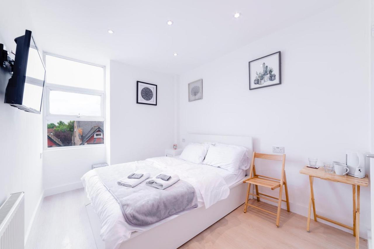 Bedroom 5, Quiet cosy rooms, London
