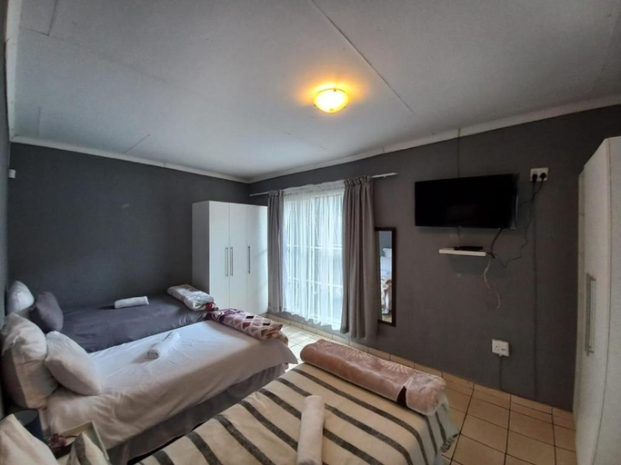 Bedroom 4, Meyiwa Guest Palace, Amajuba