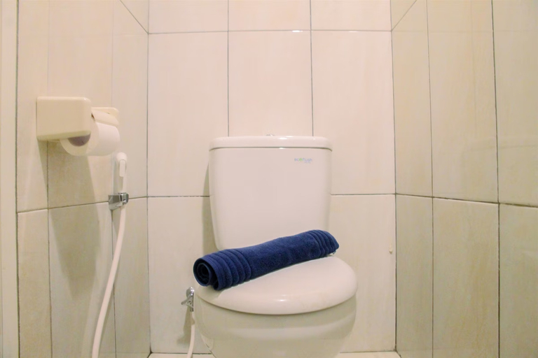 Bathroom 2, Vintage 2BR Apartment at Grand Kamala Lagoon, Bekasi
