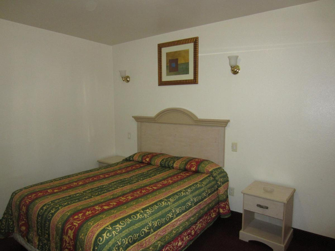 Bedroom 2, Tropico Motel, Los Angeles