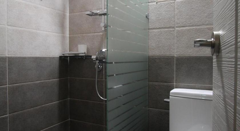 Bathroom 5, Nabi Hostel, Mapo