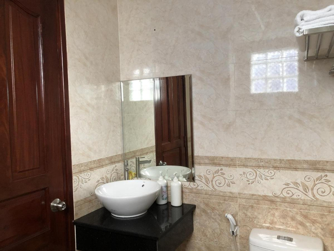 Bathroom 5, Thuy Duong Hotel - Near Tan Son Nhat Airport, Ho Chi Minh City