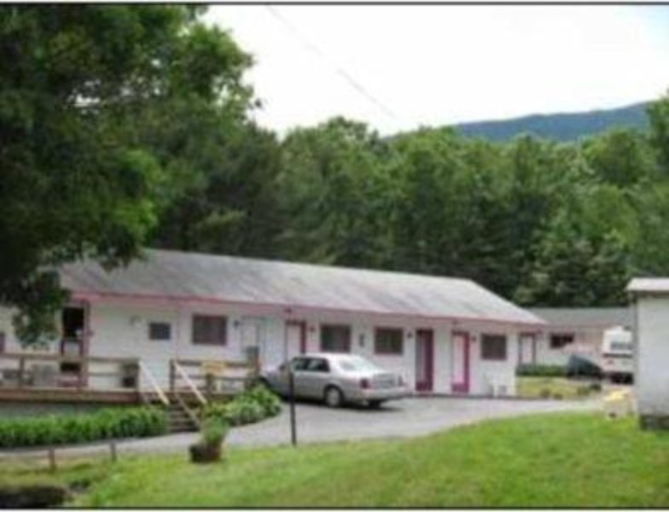 Exterior & Views 5, Four Seasons Motel, Greene