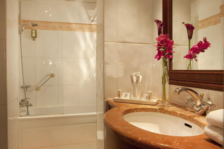 Bathroom 4, Hotel Duquesne, Loire-Atlantique