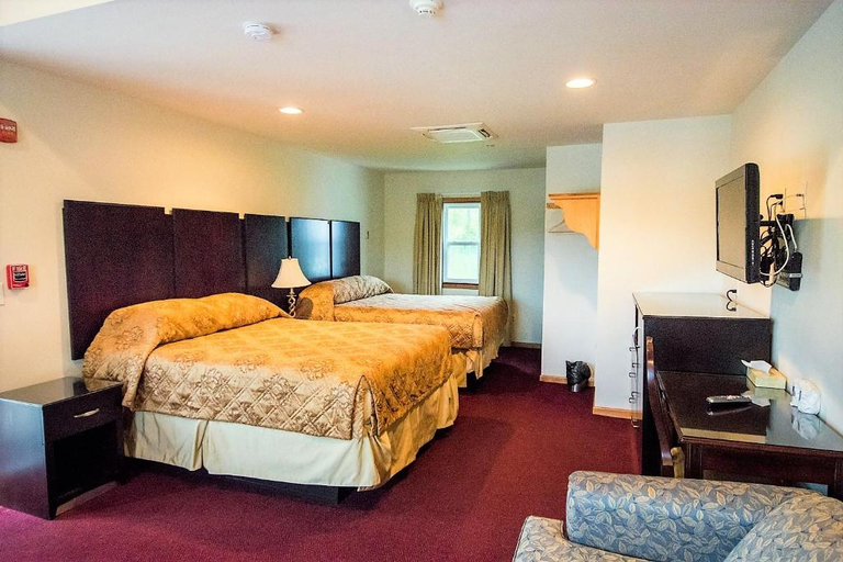 Bedroom 5, Sutton Inn, Cecil