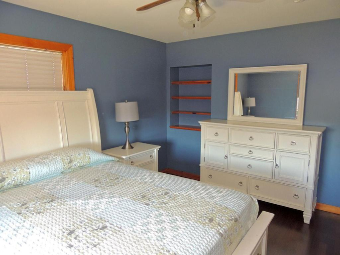 Bedroom 4, Angel Rock Waterfront Cottages, Jefferson