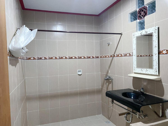 Bathroom, Taman Ratih Guest House, Badung