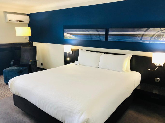 Bedroom 3, Crowne Plaza BIRMINGHAM CITY CENTRE by IHG, Birmingham