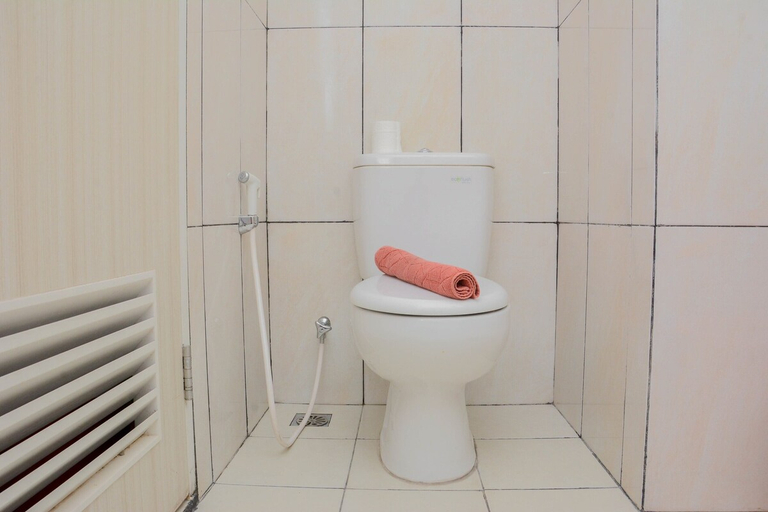 Bathroom 2, Pleasant and Modern 2BR Grand Kamala Lagoon Apartment, Bekasi
