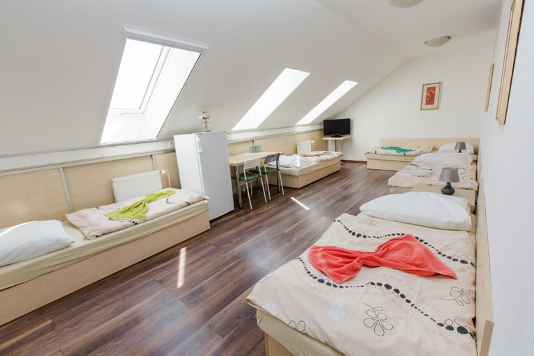 Bedroom 2, Penzion Hviezda, Bratislava II
