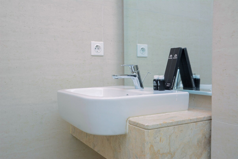 Bathroom 3, Best Price Studio Apartment at Gold Coast, North Jakarta