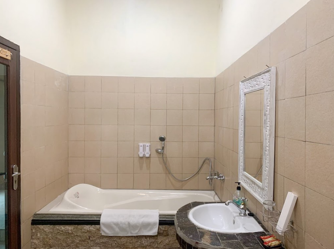 Bathroom 4, Ayodya Batur Villa, Bangli