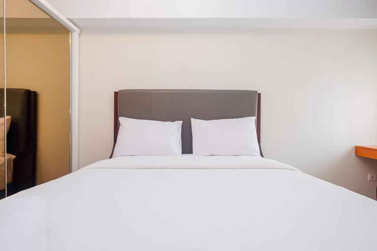 Bedroom 2, Pool View and Homey 2BR Apartment @ Springlake Summarecon, Bekasi