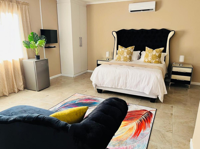 Bedroom 5, Aaron's Nest Bed and Breakfast, Uthukela