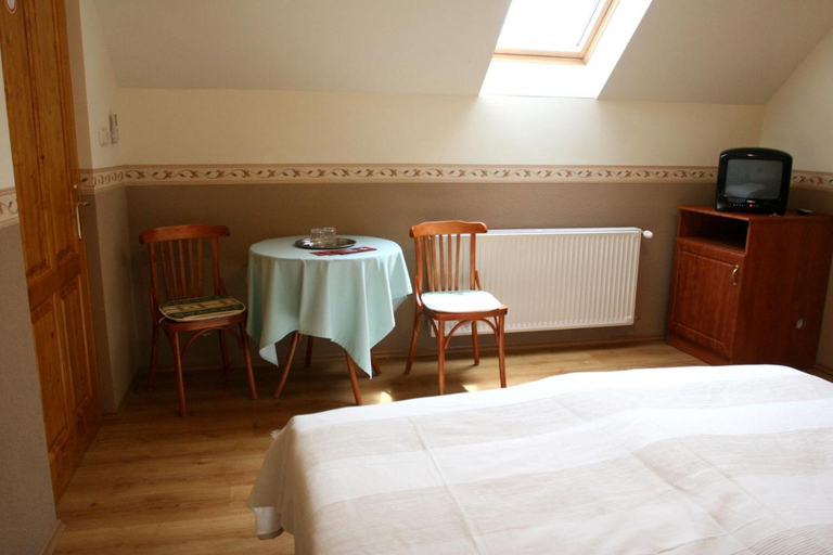 Bedroom 3, Elet es Energia Egeszsegjavito Szalon, Ceglédi