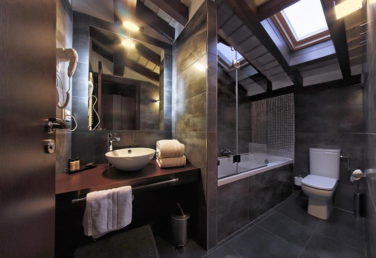 Bathroom 3, Hotel Rural Plaza Mayor Chinchon, Madrid