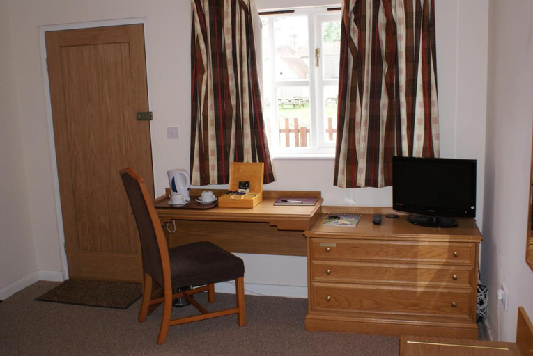 Others 5, The Hawkenbury, Kent