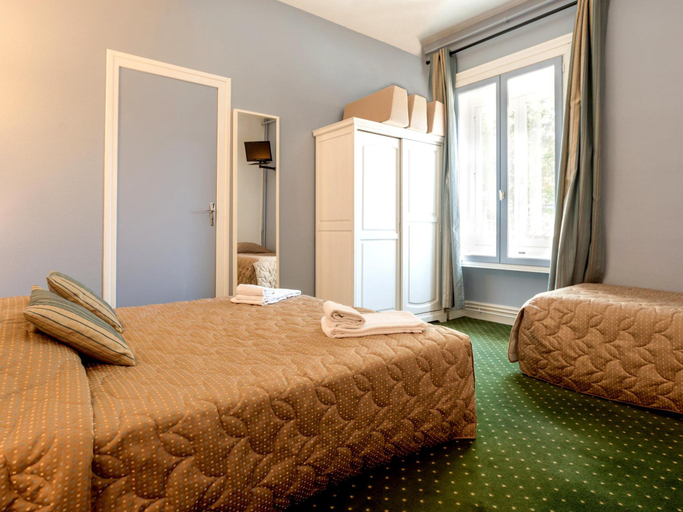 Bedroom 2, La Tablee Medievale, Rhône