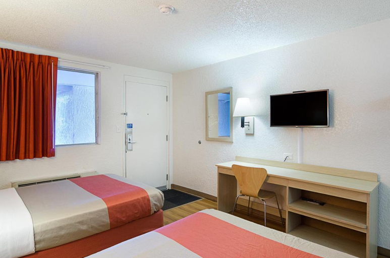 Bedroom 3, Motel 6 Denver Central, Denver