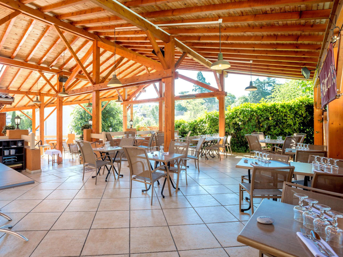 Food & Drinks 4, La Tablee Medievale, Rhône