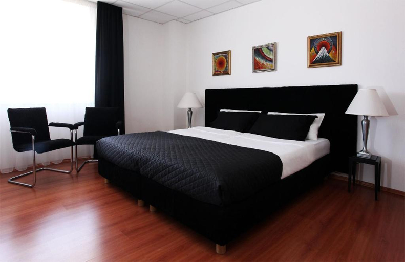 Bedroom 3, Sos Motel, Hatvani