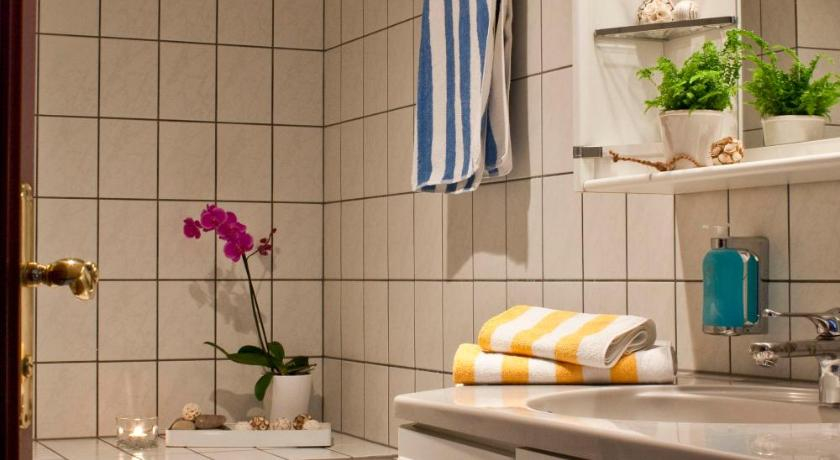 Bathroom 3, ホテル ノイアー カールスホフ, Baden-Baden
