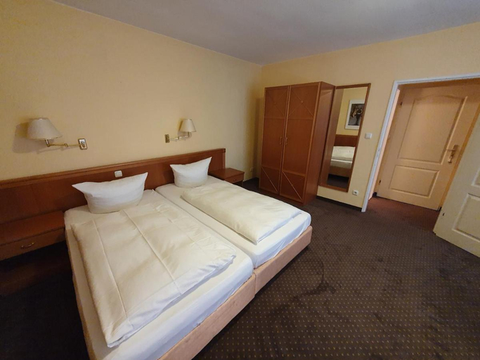 Bedroom 3, City Hotel Hanseatic Bremen, Bremen