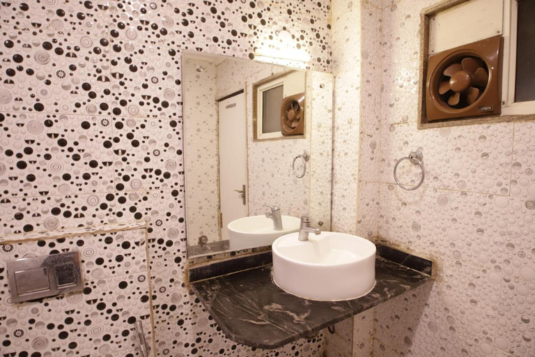 Bathroom 5, Hotel Golden Wings, Delhi