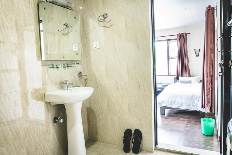 Bathroom, Hotel K2 Pokhara, Gandaki