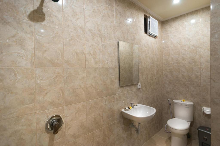 Bathroom 4, Umah Dangin Guest House, Gianyar
