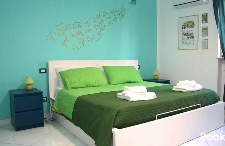 Bedroom 5, MarArte B&B, Napoli