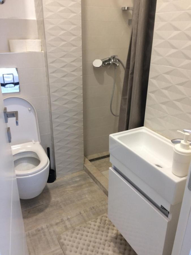 Bathroom, Cricket Park Hostel, Belgrade