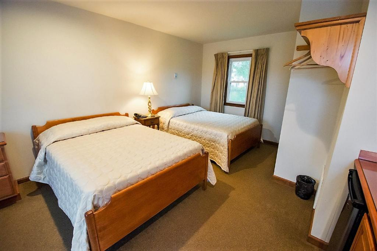 Bedroom 4, Sutton Inn, Cecil