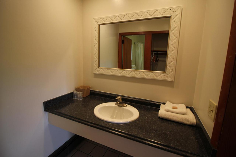 Bathroom 3, Heidi's Inn, Pacific