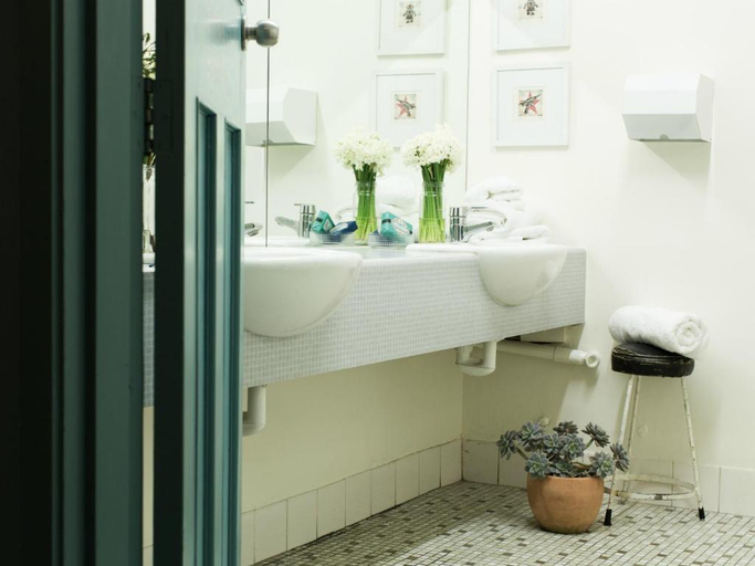 Bathroom 4, The Alabama Hotel, Hobart