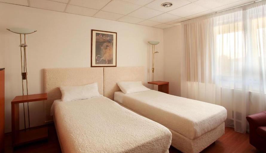 Bedroom 2, Sos Motel, Hatvani
