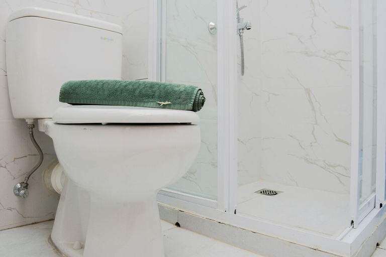 Bathroom 2, Comfy and Warm Studio Grand Kamala Lagoon Apartment, Bekasi