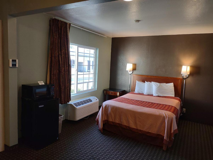 Bedroom 3, Economy Inn Richmond, Contra Costa