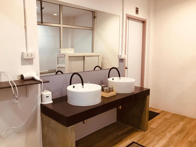Bathroom, Dragon XIV, Don Muang